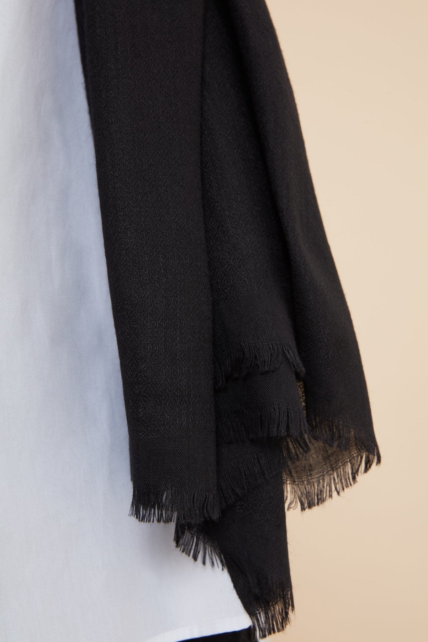 Hijab en coton et laine noir - CAVE LONDON