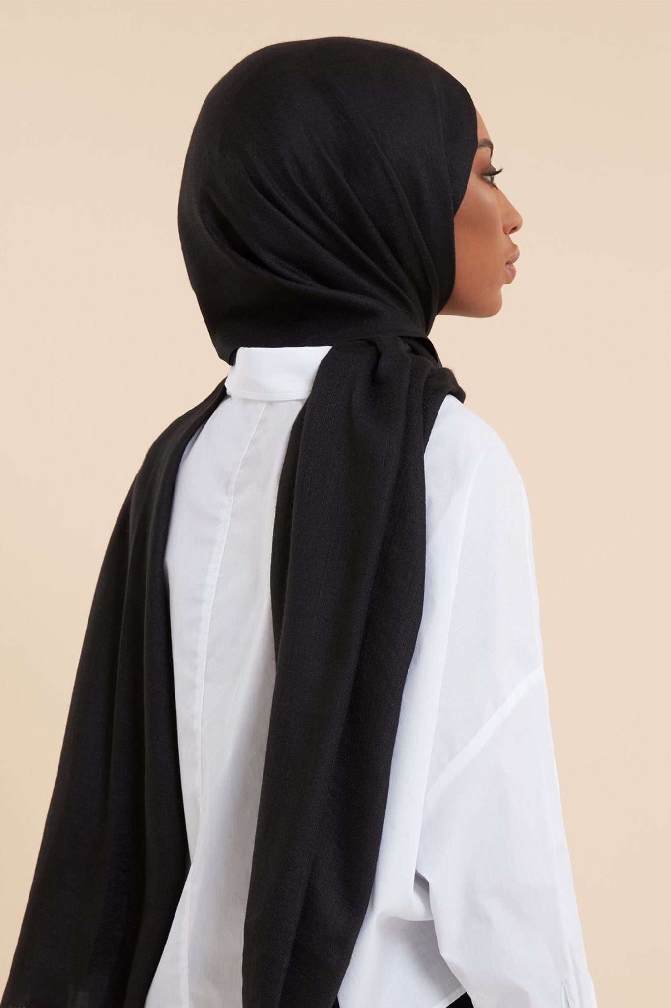 Hijab en coton et laine noir - CAVE LONDON