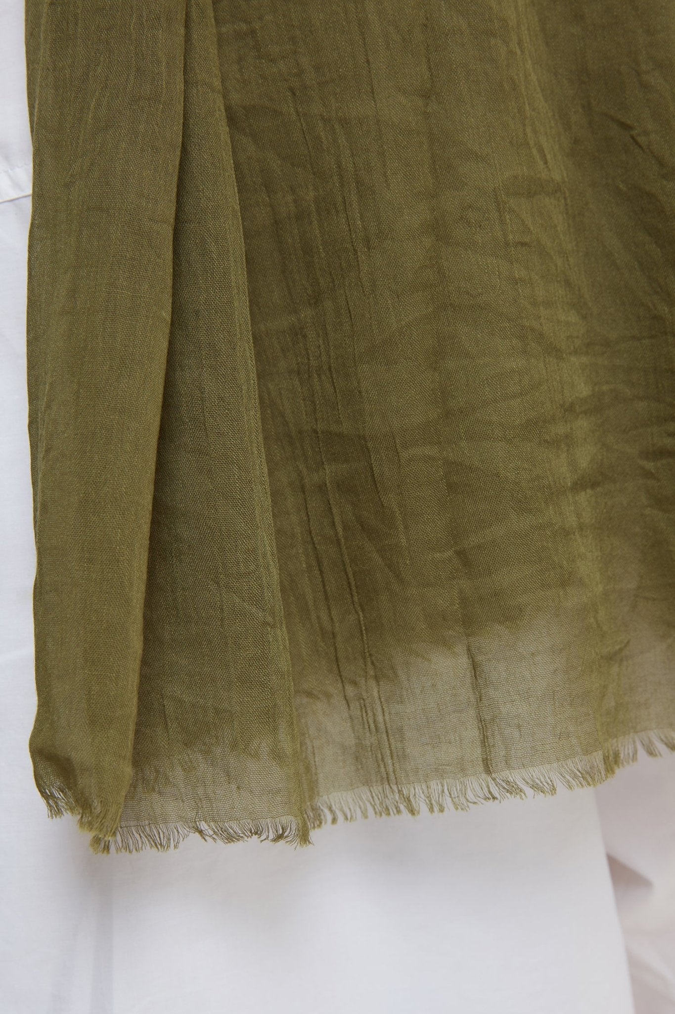 Hijab en coton et soie Khaki - CAVE LONDON