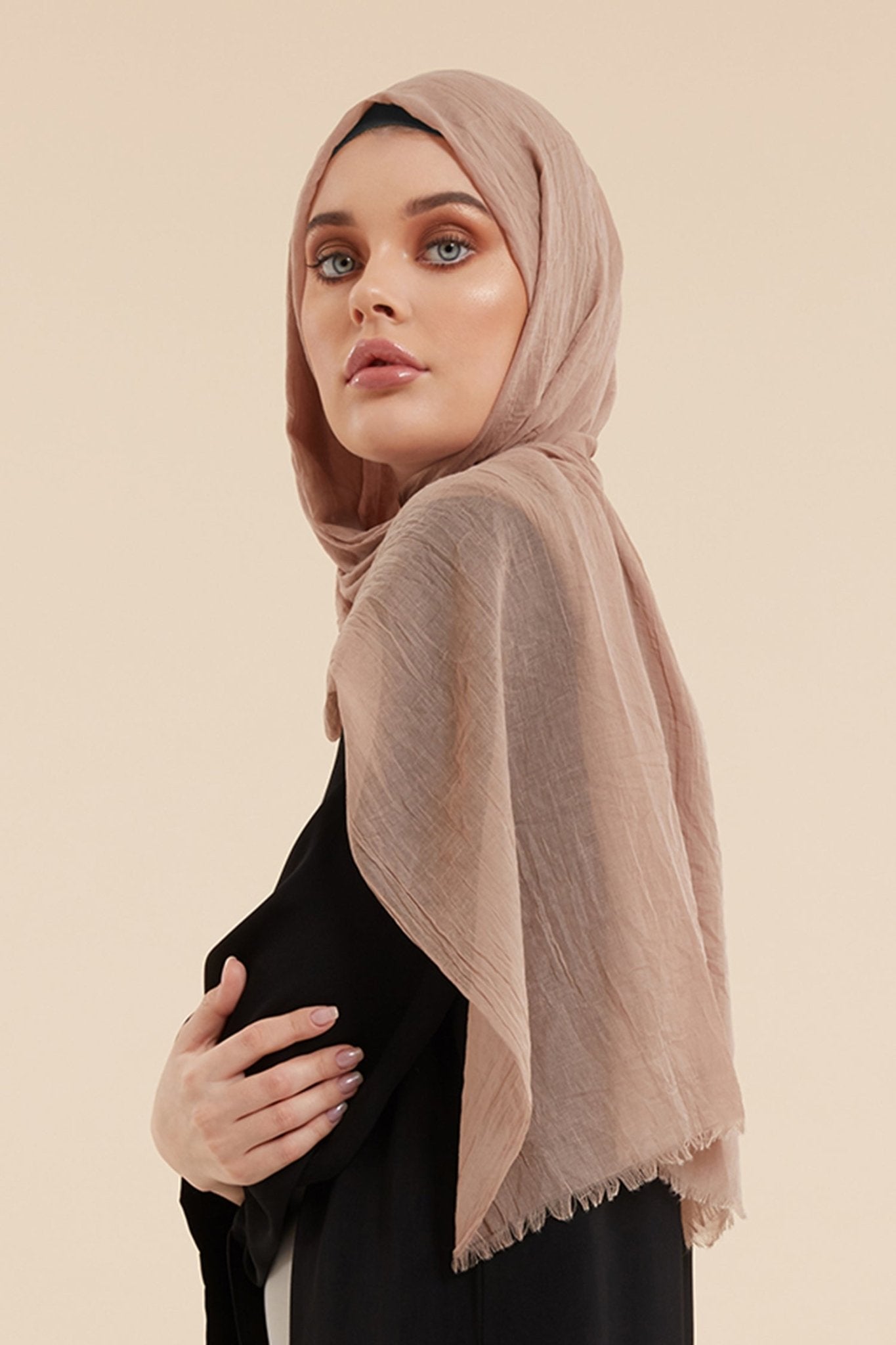 Hijab en coton et soie BEIGE - CAVE LONDON