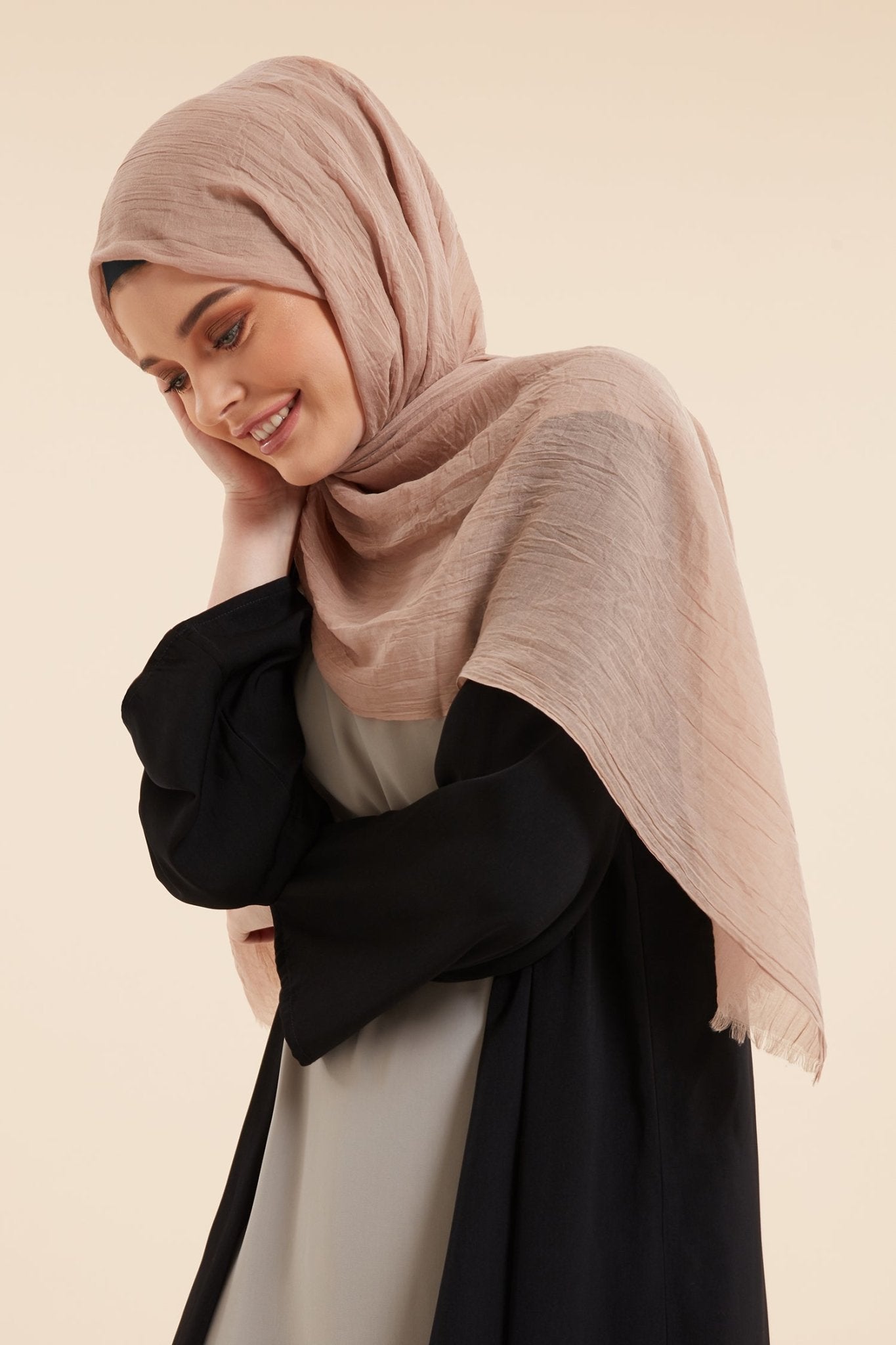 Hijab en coton et soie BEIGE - CAVE LONDON