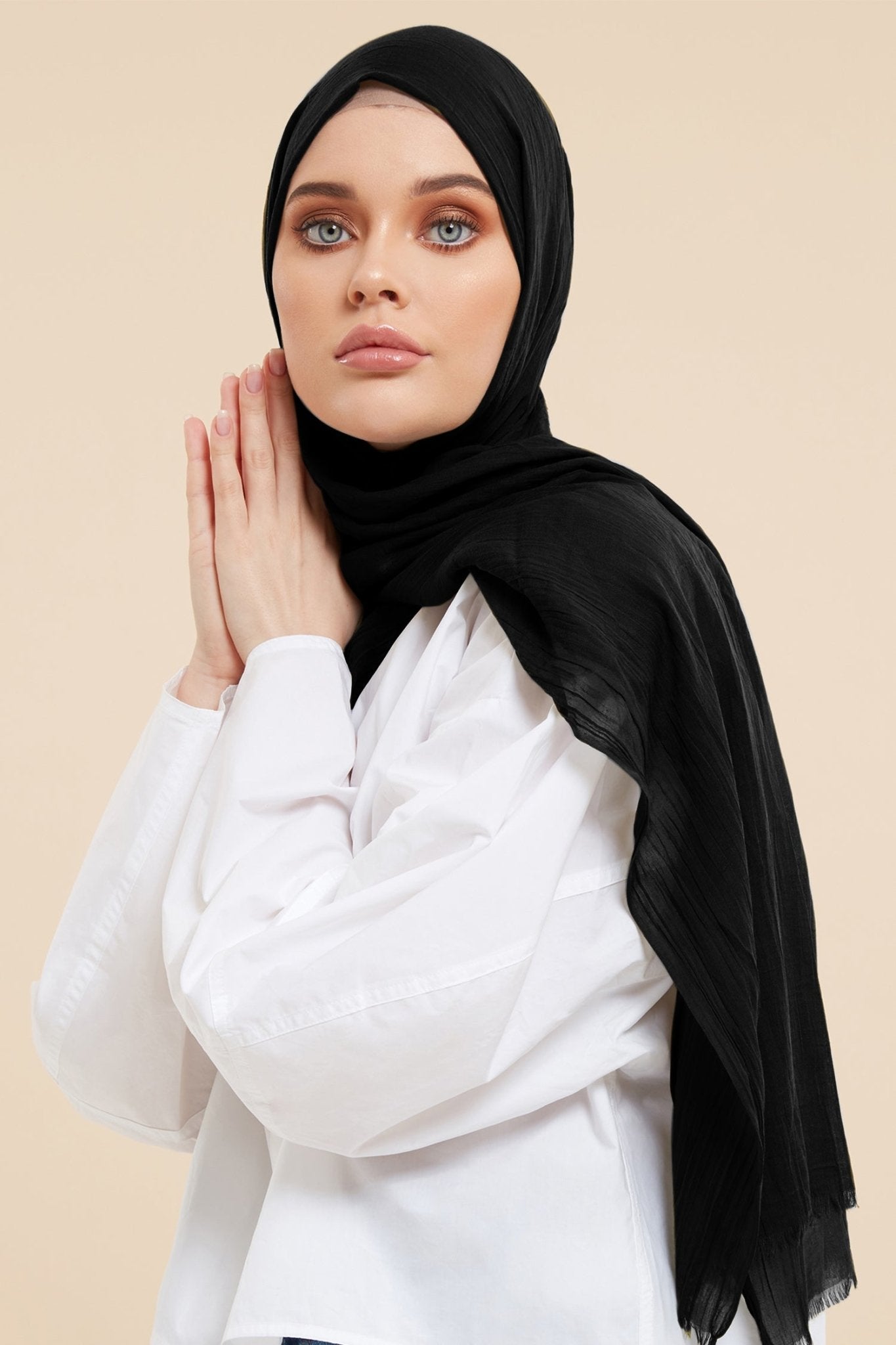 Hijab en coton et soie noir - CAVE LONDON