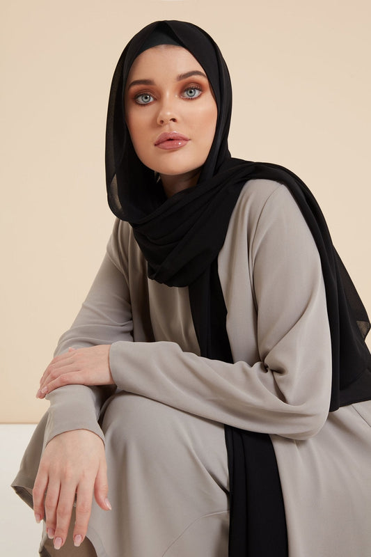 Hijab en crêpe doux chiffon noir - CAVE LONDON