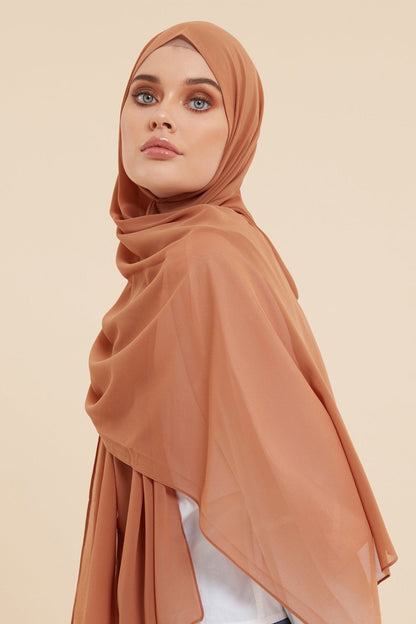 Hijab en crêpe doux camel - CAVE LONDON
