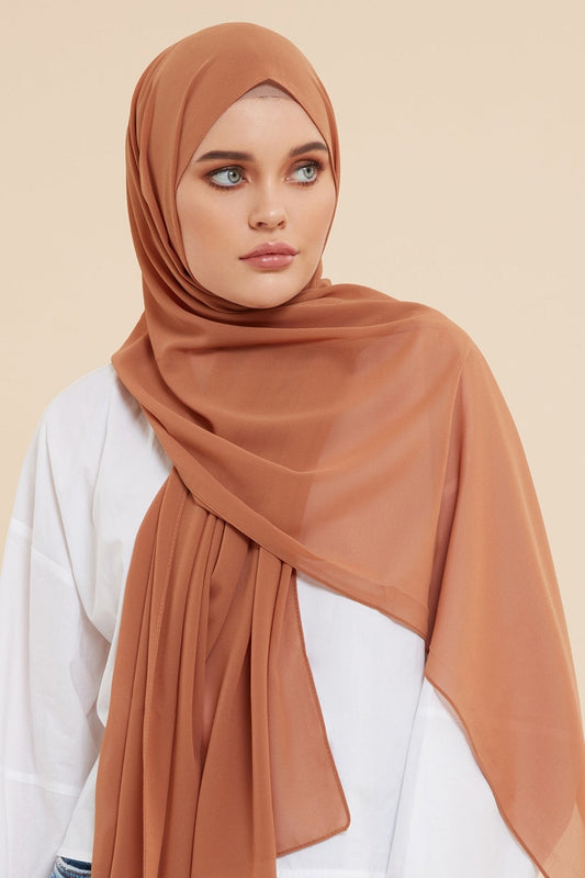 Hijab en crêpe doux camel - CAVE LONDON