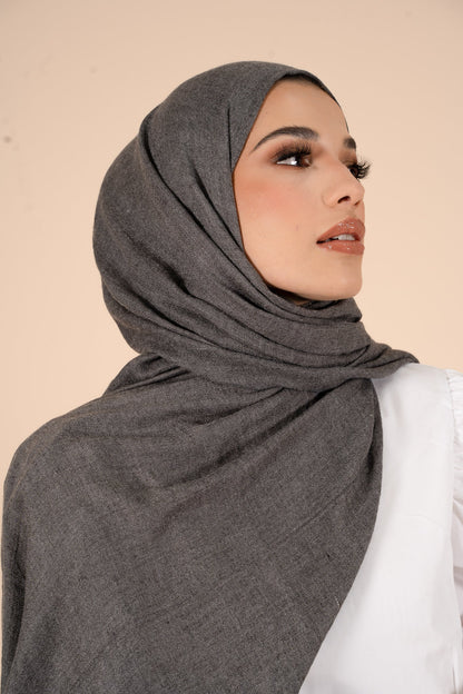 Hijab en coton et laine charbon artistique - CAVE LONDON