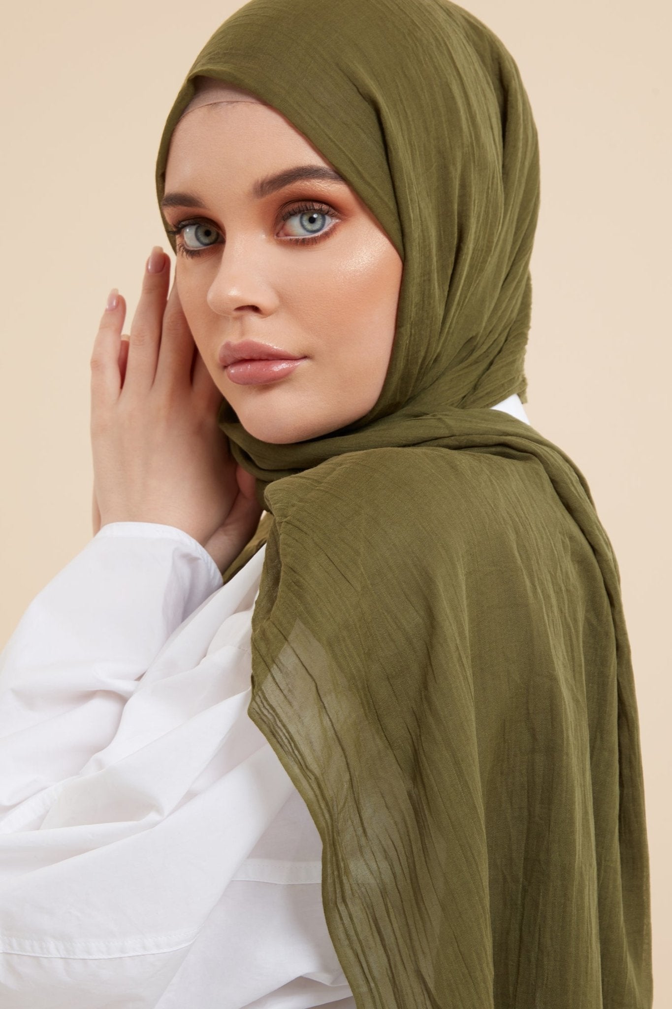 Hijab en coton et soie Khaki - CAVE LONDON