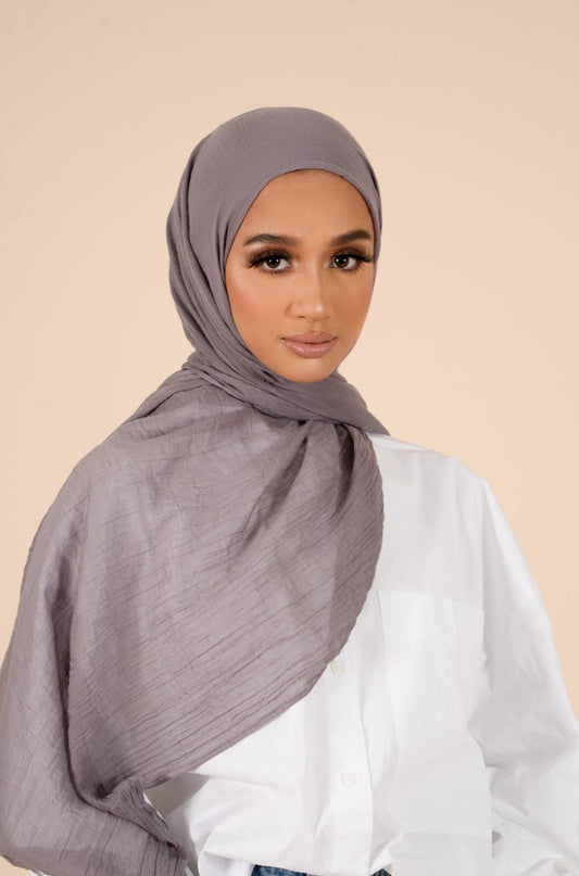 Hijab en coton et soie gris opale - CAVE LONDON
